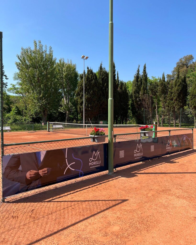 480729210_971257235139767_4844897949188294477_n Centro sportivo con campi da tennis a Sabaudia